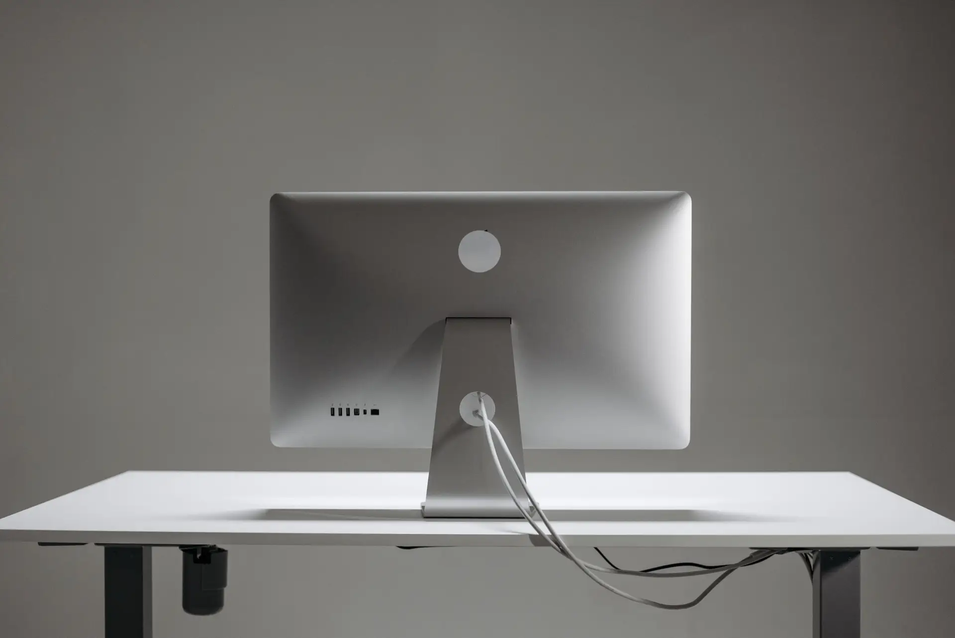 computer on office desk in empty room